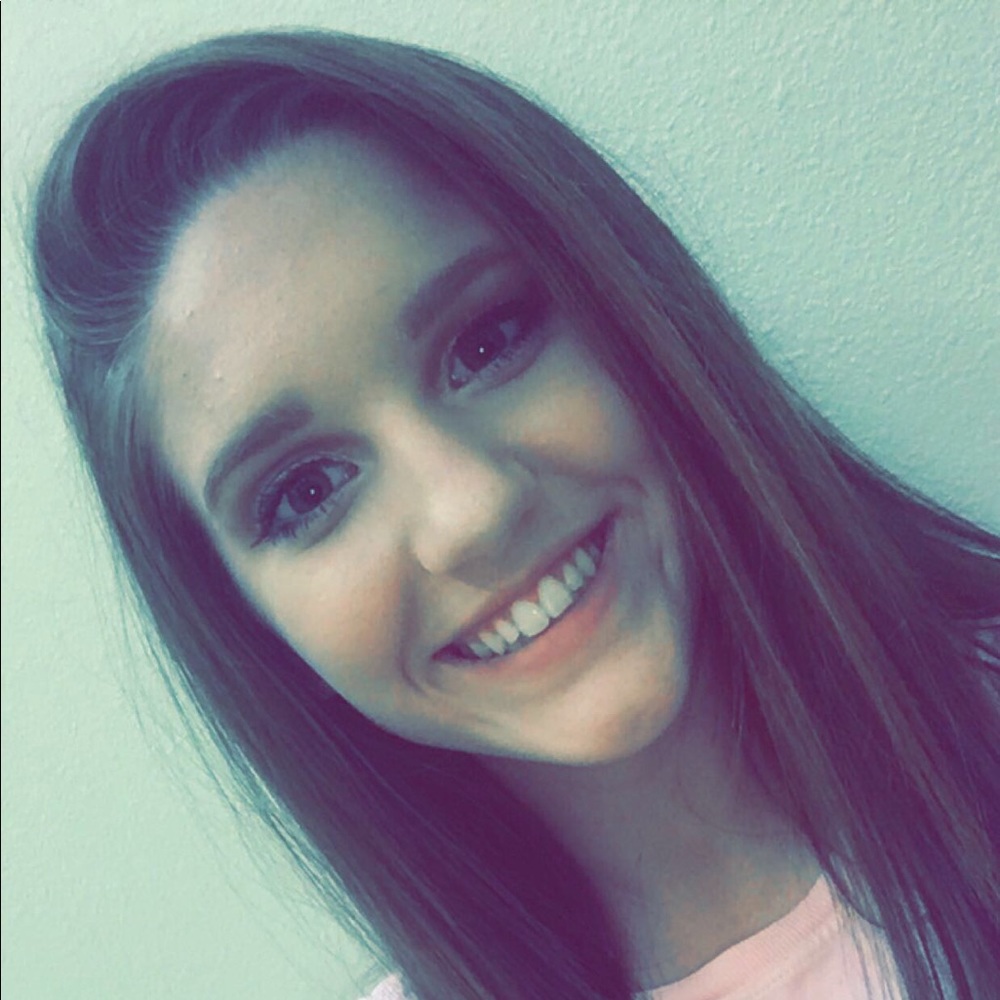 Meet your Posher, Caroline